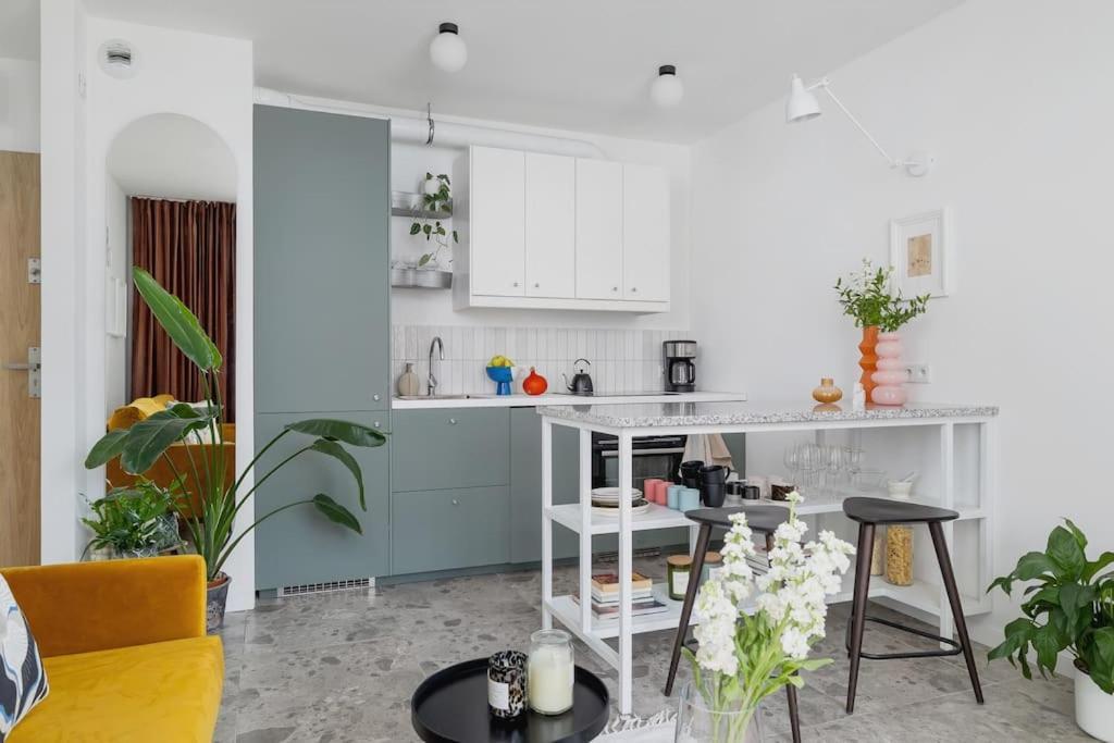 Apartment With Balcony, Private Parking - Bagry Lake - Goszczynskiego 1 Краков Экстерьер фото
